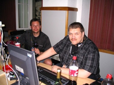 StS Fireangel mit dekadentem Rotweinglas und StS Casper