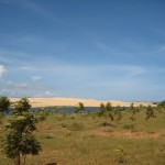 weiße Sanddünen von Mui Ne, davor der Lotus-See
